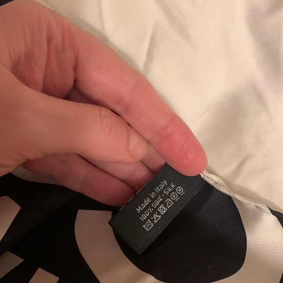 Stunning Authentic limited edition rare and collectible Chanel scarf.Must have! - Picture 10 of 14